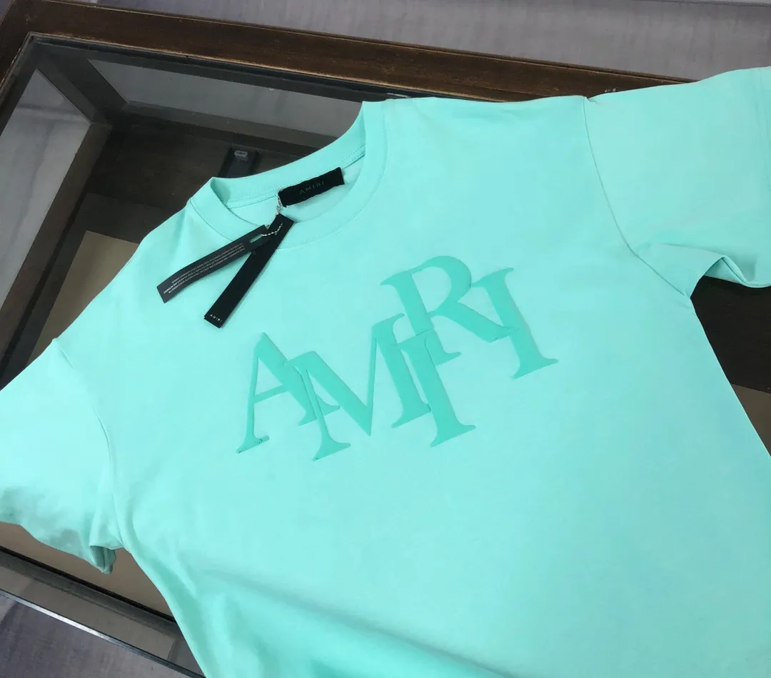 C🌟Amiri 26ss counter Same Style round neck short-sleeved T-shirt ~ Customized suede foam embossed logo craft on the chest! Specially available in custom fabrics! Thick plate three-dimensional! The thicker clothes make the overall breathable and soft texture more prominent, and the full cotton texture makes it extremely comfortable. A must-have item for Premium people, complete with original accessories and accessories! Same Style for men and women! Color: Black White Mint Green Size: XS S M L (larger version! Please state your height and weight when placing an order!)